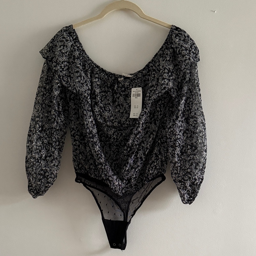 NWT Abercrombie floral off the shoulder bodysuit size small
